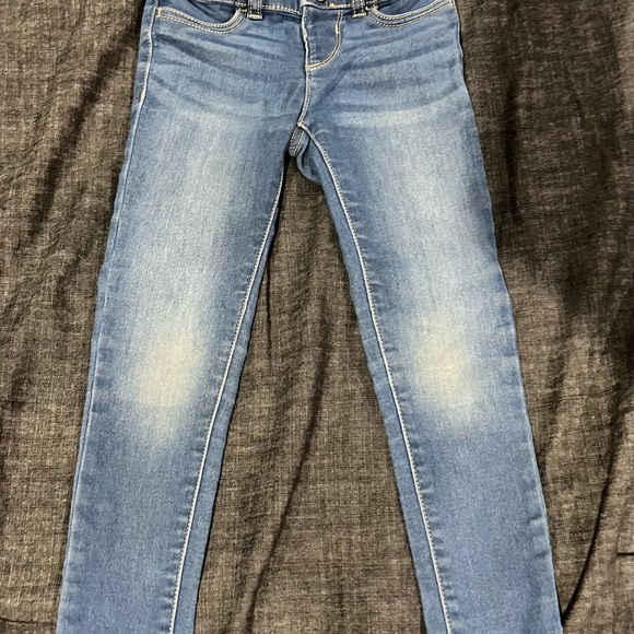 4 pairs of little girls size 5 skinny jeggings. All in near perfect condition. - Picture 11 of 14